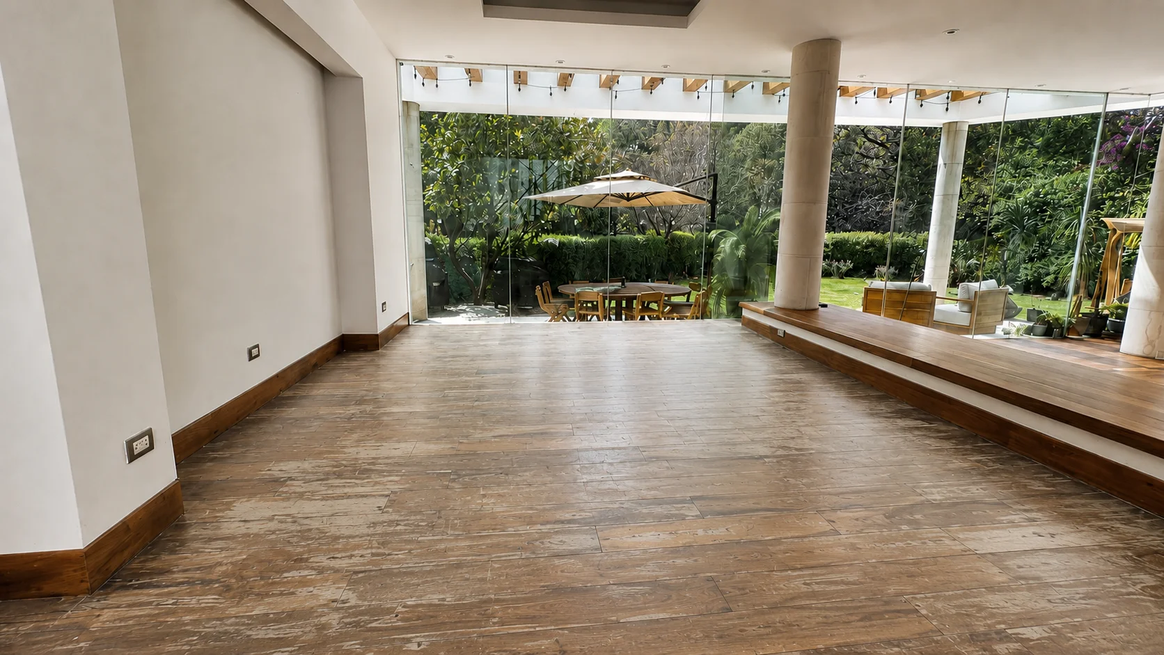Piso de tzalam opaco antes del mantenimiento