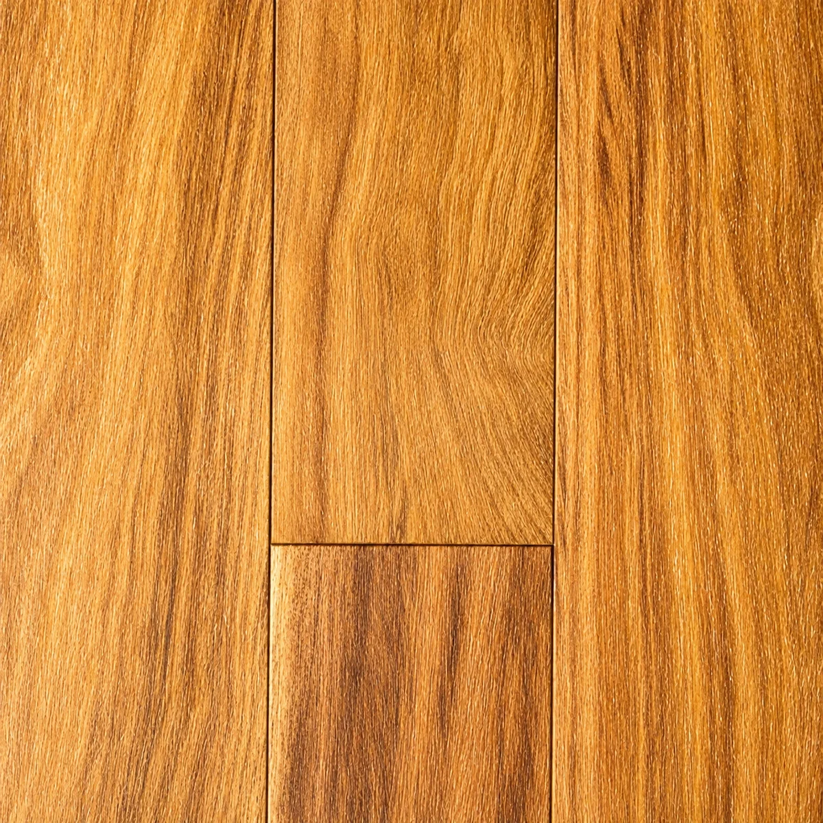 Detalle completo de la muestra de madera sólida Cumarú