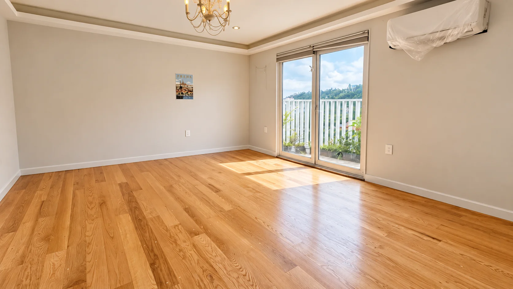 Habitación con piso de encino renovado